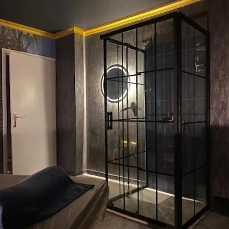 New Gold Love hotel